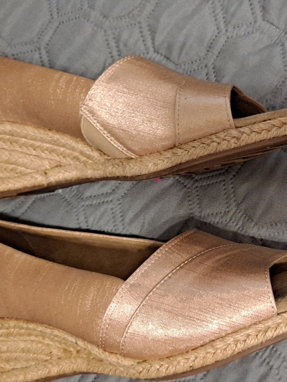 easy street metallic Tan flats with peep toe - Picture 3 of 6
